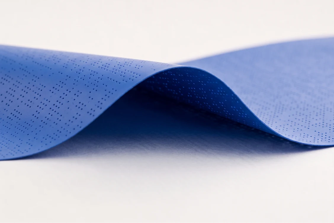 Toile micro-perforée étanche bleue, gamme Protect